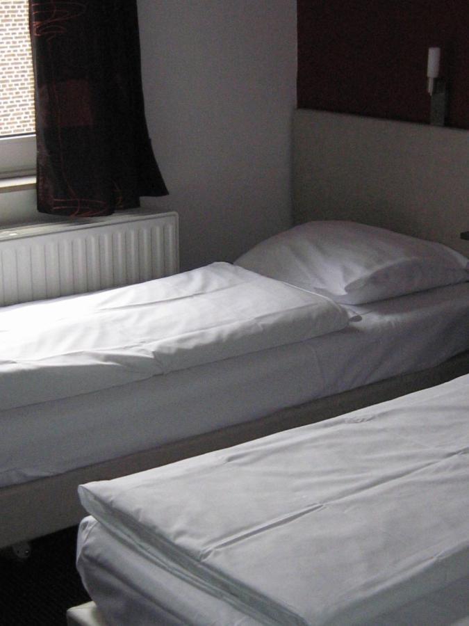 Hotel Admiraal Lanaken Habitación foto